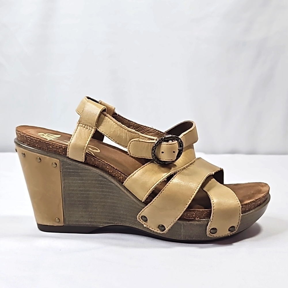 Dansko Tan Leather  Womens Wedge Sandals Sz 38
